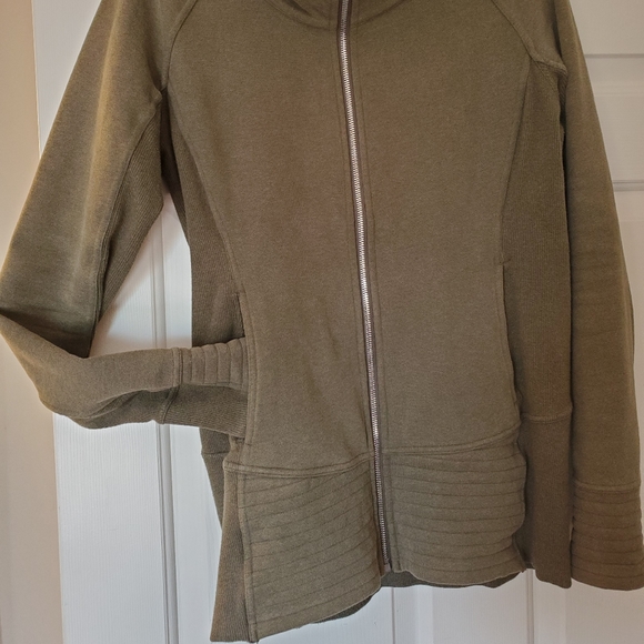 Lululemon jacket - Picture 5 of 8